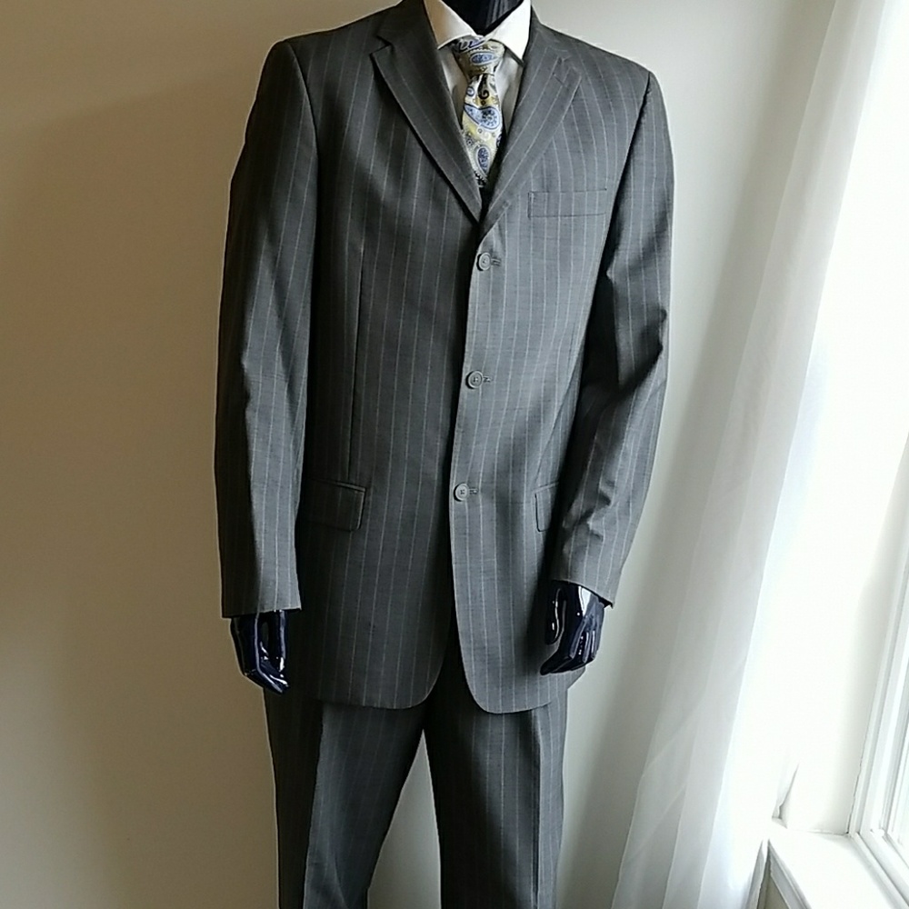 Men's suit 3 button
